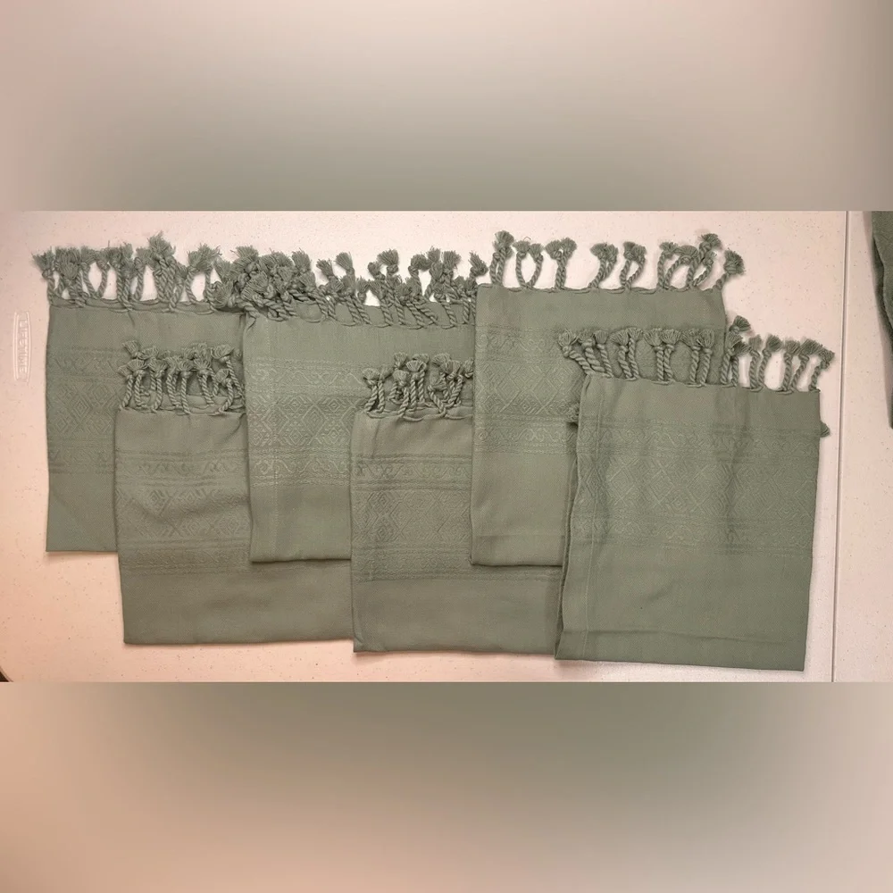 Pottery Barn Set of 6 Green Fringed Napkins